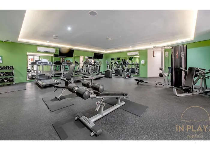 Quiet Pool-view 1br Near 5th Avenue